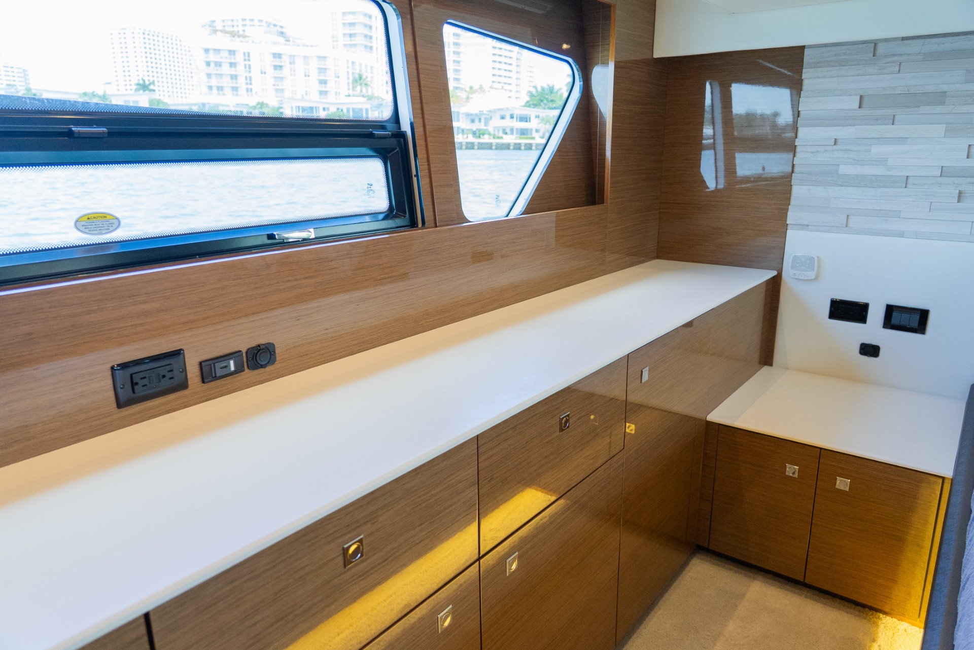 Yacht Photo 37